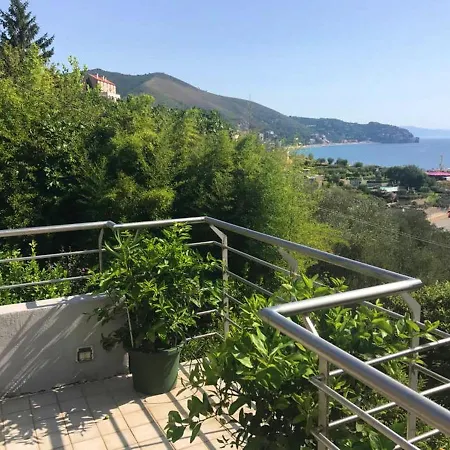 Vila 4 Bedrooms Villa At Noli 400 M Away From The Beach With Sea View Enclosed Garden And Wifi *