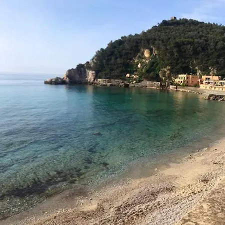 Βίλα 4 Bedrooms Villa At Noli 400 M Away From The Beach With Sea View Enclosed Garden And Wifi